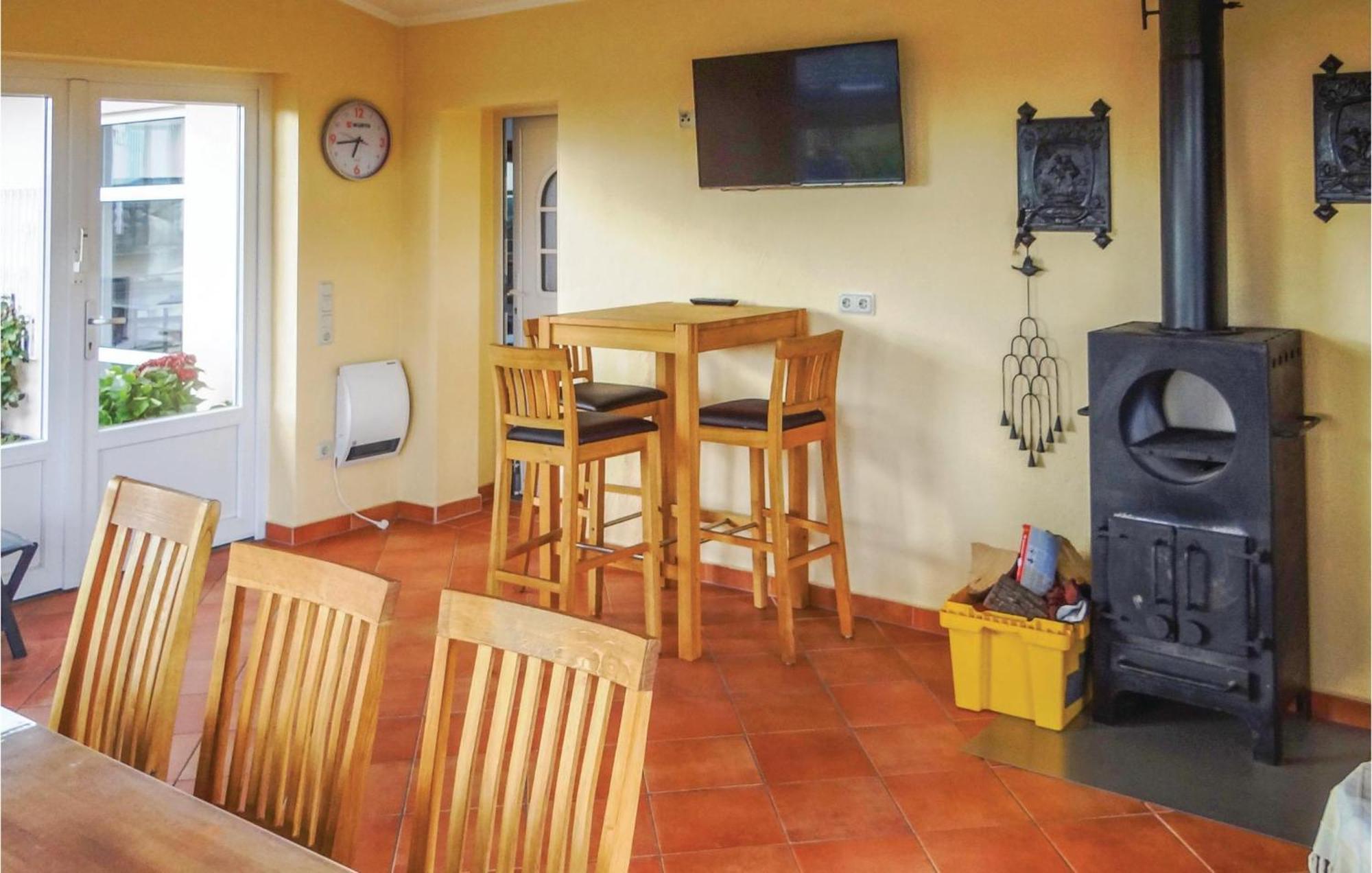 Amazing Apartment In Karlshausen With Kitchen Εξωτερικό φωτογραφία